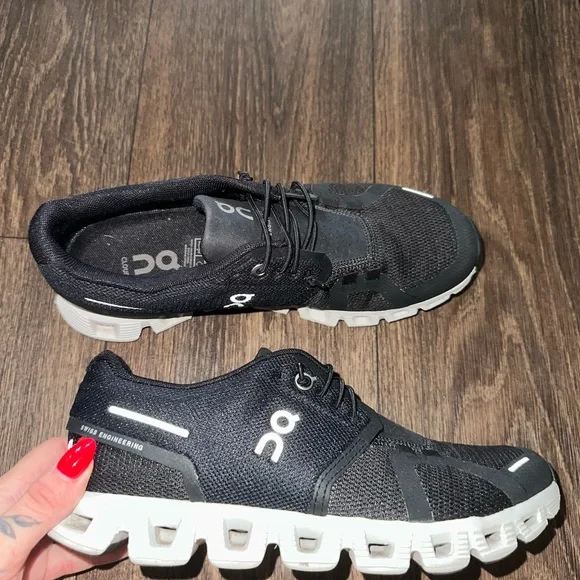 On cloud Running Black and White Athletic Shoes - Picture 1 of 4